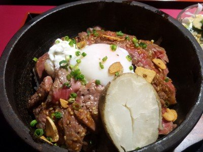 西船橋「ピンキリ」のランチのステーキ丼