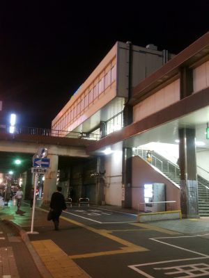 夜のJR津田沼駅